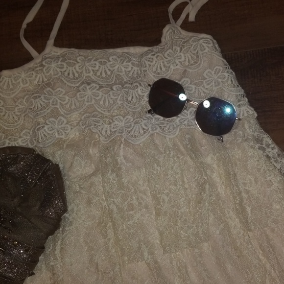 Ruffle lace dress - Picture 2 of 4